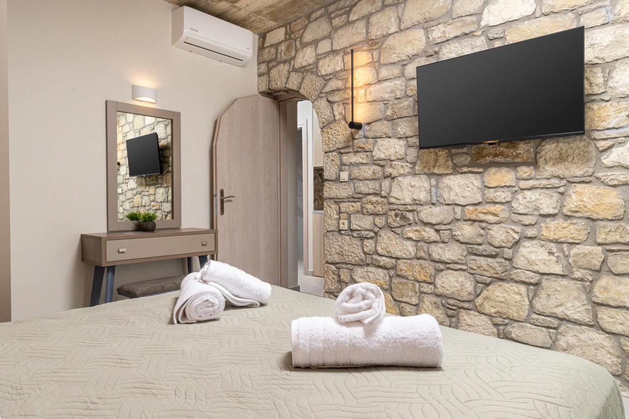 Achatis Apartments With Sea View Колімварі Екстер'єр фото